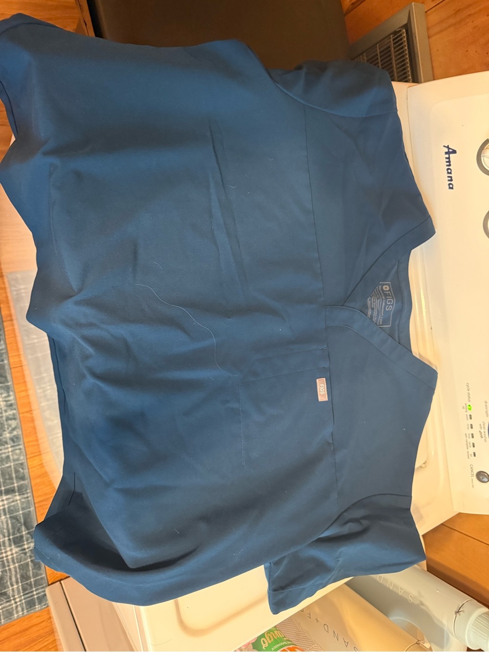 Deep reef 1 pocket figs scrub top size xxl